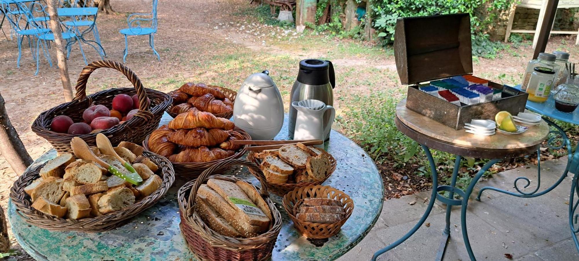 Le Mas Du Lac Uzès Εξωτερικό φωτογραφία